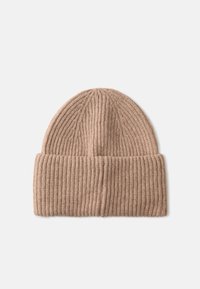 Gehaakte beanie in lichtbeige, met ribbeltextuur, een opvouwbare omslag en een ronde bovenkant. Gemaakt van zachte, warme stof.