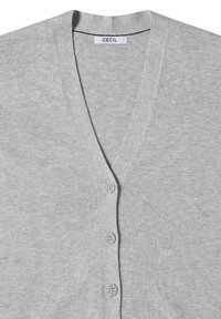 Cardigan grigio chiaro con scollo a V, cinque bottoni sul davanti, texture morbida e un'etichetta che riporta "CECIL" sul colletto.