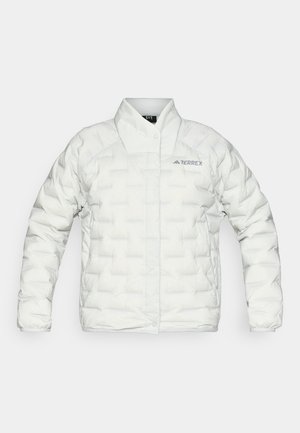 Weißer Pufferjacke mit gestepptem Muster, Druckknopfverschluss und hohem Kragen. Mit dem "TERREX"-Logo auf der linken Brust.