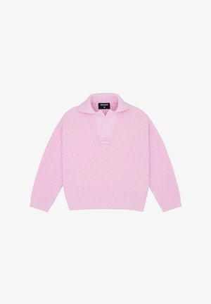 Suéter de punto rosa con mangas largas, textura acanalada, cuello abierto y una pequeña etiqueta negra en el interior del cuello.