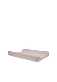 Geheugenschuimmatras met een beige textuurhoes, voorzien van een gladde, crème-kleurige slaapoppervlak en een contourvorm voor ondersteuning.