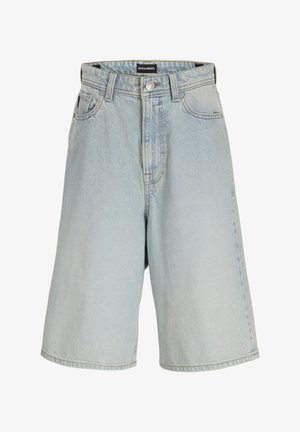 Svetlo modri denim kratke hlače z udobnim krojem, z zapiranjem na gumbe, zankami za pas in petimi žepi. Rahlo obledela tekstura po vsej površini.