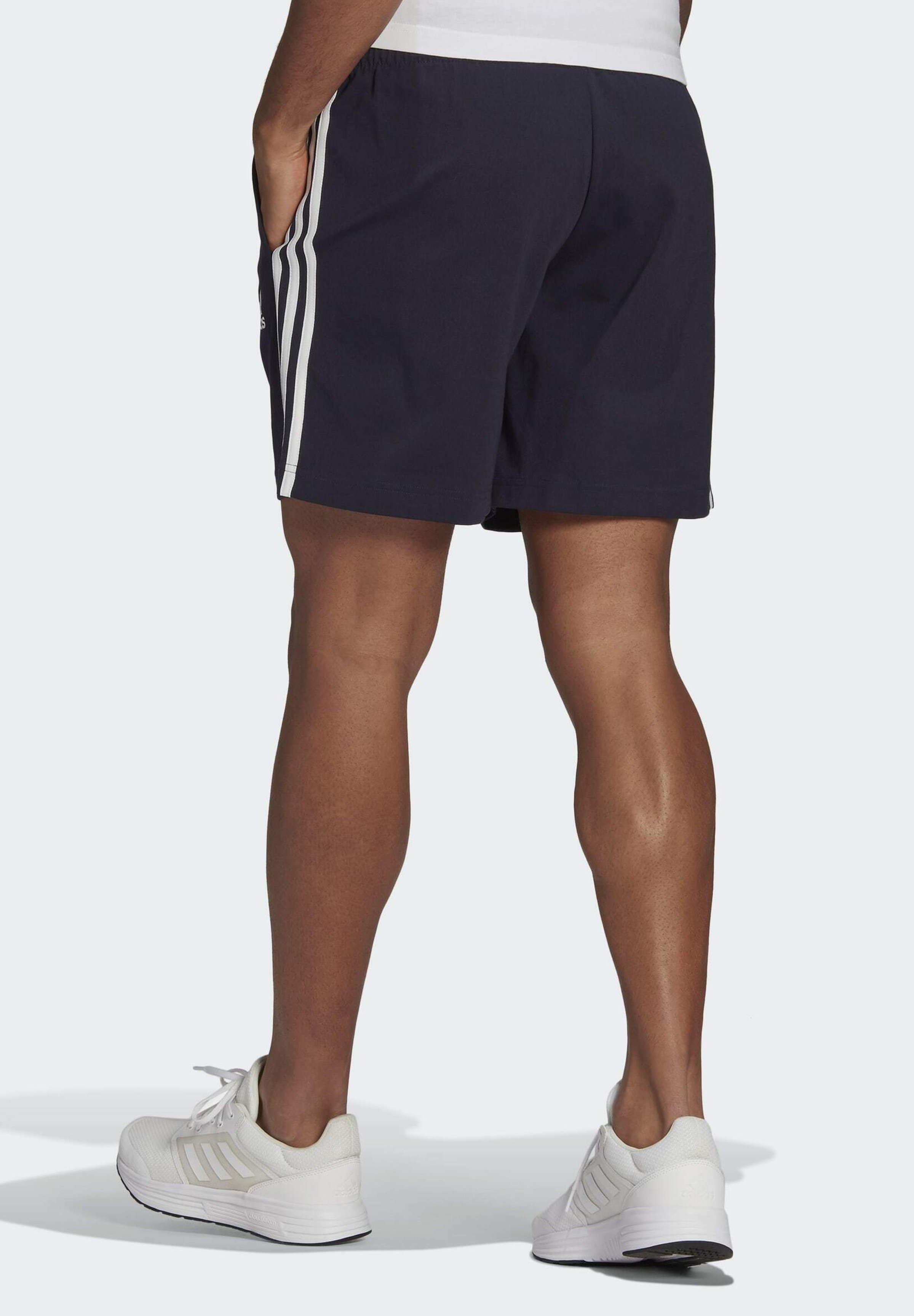 pantaloncini adidas essentials