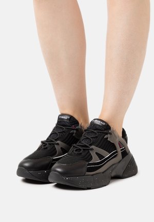 Pinko, Baskets basses - black