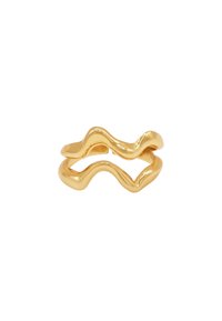 Geelgouden golvende ring met een gladde, gepolijste oppervlakte en een open ontwerp met twee gebogen banden, wat een vloeiende vorm creëert.