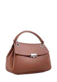 Borsa a spalla in pelle marrone con texture, dalla forma strutturata, dotata di manico superiore e hardware in tonalità argentata. Chiusura magnetica sotto il pattina.