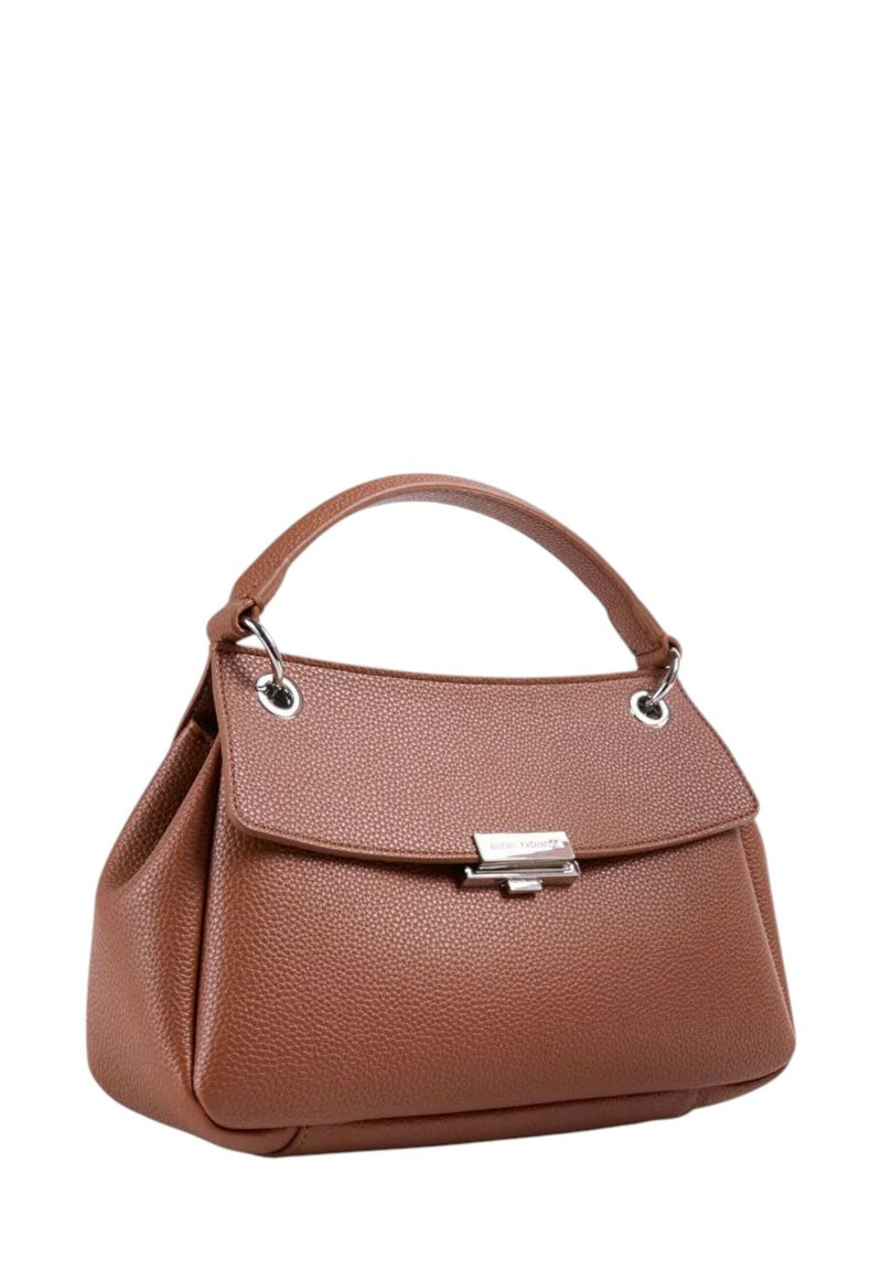 Borsa a spalla in pelle marrone con texture, dalla forma strutturata, dotata di manico superiore e hardware in tonalità argentata. Chiusura magnetica sotto il pattina.