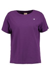 Fialové bavlněné tričko s kulatým výstřihem, krátkými rukávy a malým logem na levé hrudi. Hladká textura, pohodlný střih.