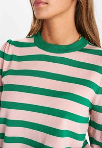 Nümph Stickad tröja - light pink