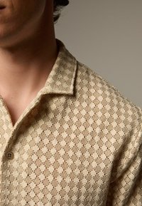 Next TEXTURED SHORT SLEEVE - Camisa - ecru white