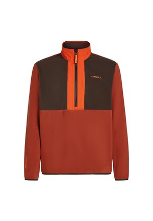 Flísový pulóver v spálenej oranžovej farbe s hnedými panelmi, predným zipsom až po štvrtinu, vysokým golierom a logom. Hladká textúra a dlhé rukávy.