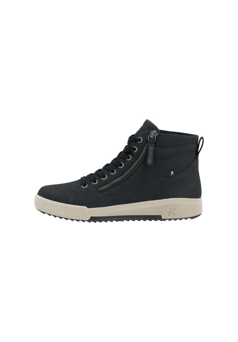 Sneakers montants noirs en tissu, dotés d'une fermeture éclair sur le côté, d'une semelle grise texturée et d'un design à bout rond.