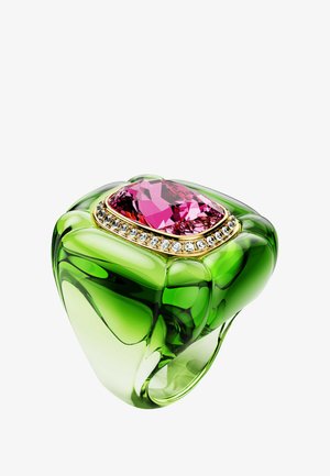 Groene harsring met een grote roze steen, omringd door kleine heldere kristallen. Vlotte oppervlakte, afgeplatte vorm en breed bandontwerp.