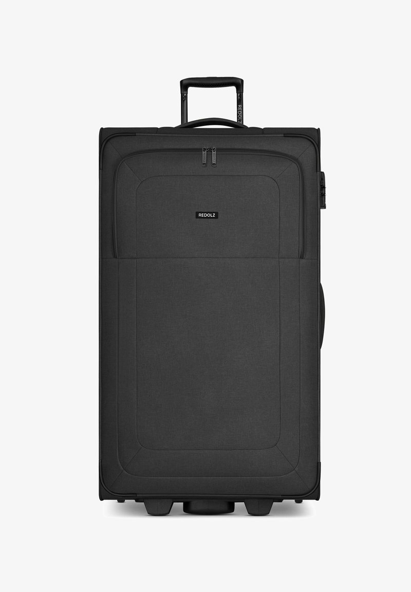 Valigia nera in tessuto con forma rettangolare, ruote rotolanti, manico retrattile e una texture liscia. Presenta una chiusura con zip e un logo.