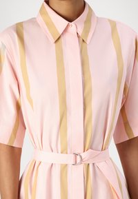 Marimekko PAPERI PUHVELI DRESS - Rochie tip cămașă - rose/light brown