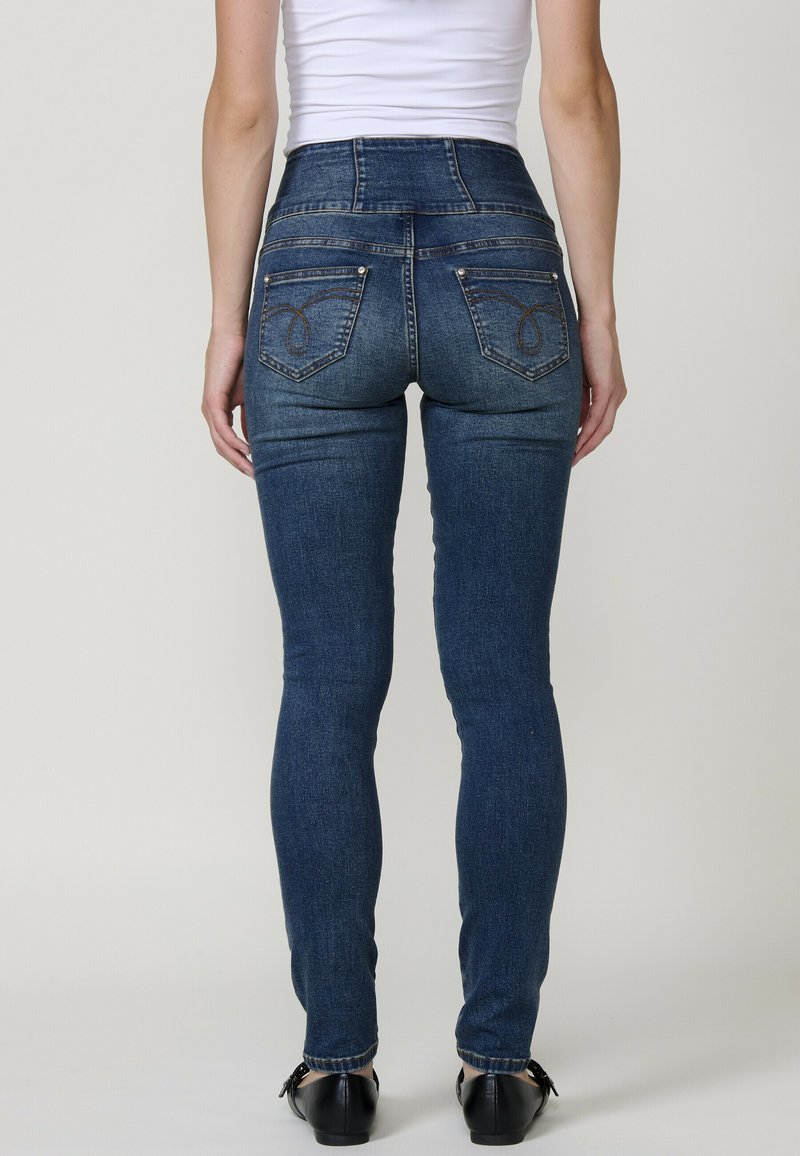 Pantaloni Jeans Denim Biker. Skinny Fit. Chiusura Con Bottone E Cerniera Cinque Tasche Strappo Moda Cer