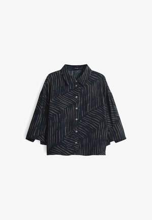Chemise à boutons, en tissu sombre, arborant un léger motif géométrique, avec un col et des manches courtes larges.
