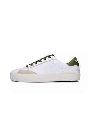 Trainers - white