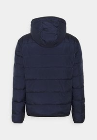 Marinblå pufferjacka med huva. Har en quiltad design och elastiska ärmslut. Slät, glänsande tyg med rak passform och ryggsöm.