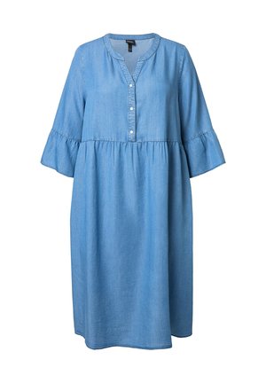 Denim kjole i lyseblå, med V-udskæring med knaplukning, trekvart flare ærmer og en rynket talje for en afslappet pasform.