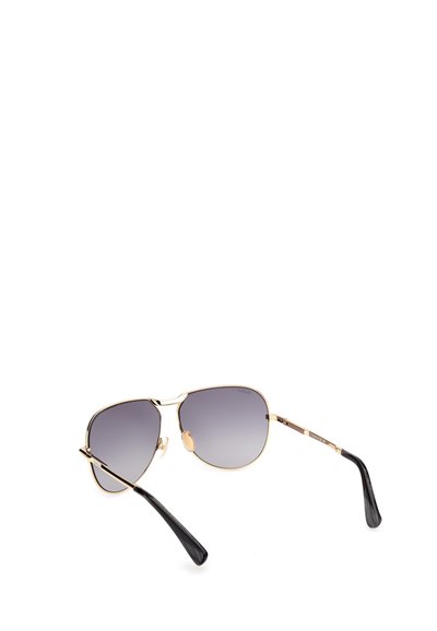 Ochelari de soare cu rame din metal aurit, dotati cu lentile gri cu degradé. Prezintă vârfuri din plastic negru și un design cu pod dublu.