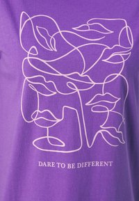 Hunkemöller NIGHTIE CAPS NECKS LIPS - Νυχτικό - purple