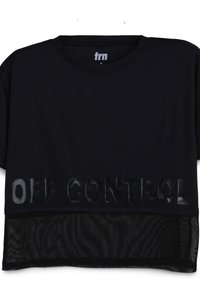 T-shirt cropped nera con scollatura a girocollo e orlo in rete. Scritta "OFF CONTROL" stampata in lettere lucide sul davanti. Texture morbida.