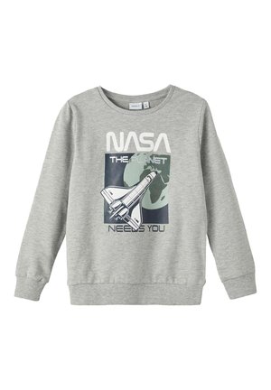 Szara bluza z grafiką NASA i napisem "PLANETA CIĘ POTRZEBUJE" oraz wzorem promu na przodzie. Miękka tkanina, okrągły dekolt.