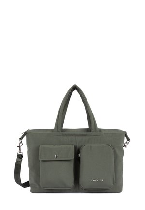 Borsa tote in tessuto khaki con doppi manici superiori, tracolla removibile, due tasche frontali e logo argentato sulla tasca inferiore.