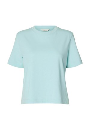 Vaaleansininen lyhythihainen t-paita, joka on valmistettu pehmeästä puuvillasta. Siinä on pyöreä kaula-aukko ja suoralinjainen malli, sileä rakenne ja minimaalinen yksityiskohtaisuus.