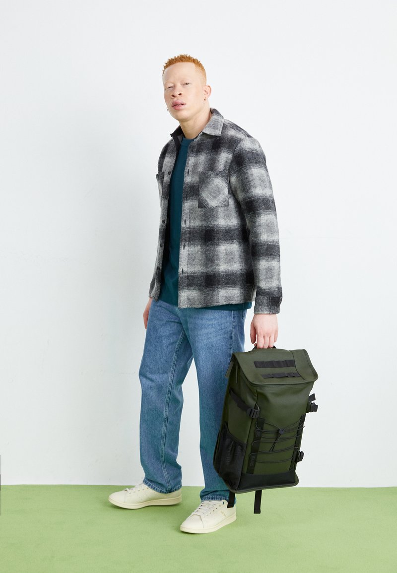 burton clash snowboard package – Meggno'App Chennai Destroyer Tech Pack min 24 Color:style B