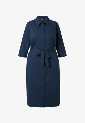 Marineblaues knielanges Hemdblusenkleid mit 3/4-Ärmeln, spitzem Kragen, vorderen Knöpfen und einem gebundenen Taillengürtel.