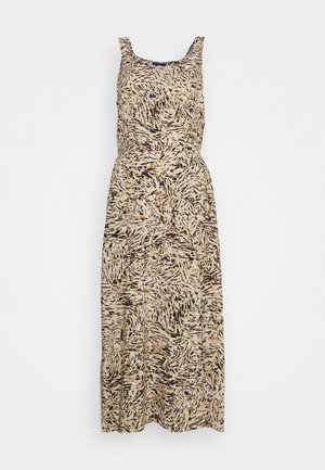 Robe longue sans manches avec un motif abstrait animalier en beige, marron et noir, dotée d'un col rond et d'une taille cintrée.