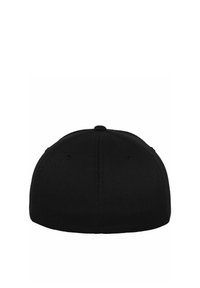 Cappellino da baseball nero con forma arrotondata e texture solida. Include fori di ventilazione e una cucitura centrale sulla corona.