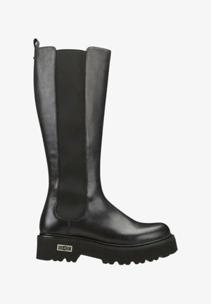 Stivale nero al ginocchio realizzato in pelle liscia con pannelli elastici. Suola spessa in gomma nera con un logo argentato rettangolare sul lato.