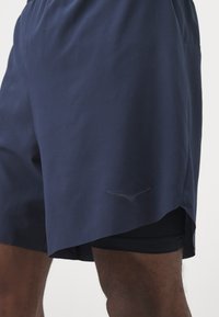 HOKA SKYGLIDE SHORT - Pantalón corto de deporte - outer space