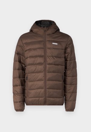 Veste doudoune marron avec capuche, dotée d'une fermeture éclair et de poignets élastiques, fabriquée en matériau brillant avec un motif matelassé horizontal.