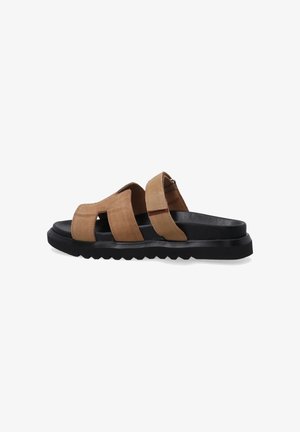 Braune Wildleder-Sandalen mit zwei breiten Riemen, montiert auf einer schwarzen Gummisohle mit strukturierter Oberfläche.