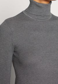 Gina Tricot Sweter