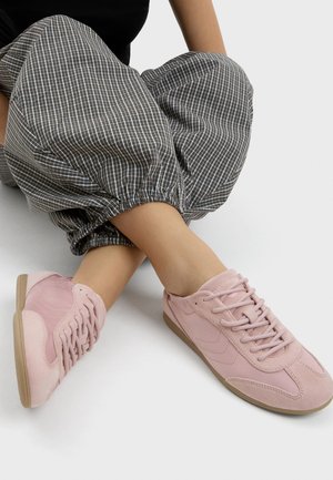 Bershka, Baskets basses - pink