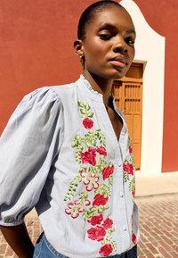 Love & Roses EMBROIDERED V NECK 3/4 SLEEVE  - Cămașă - stripe embroidery