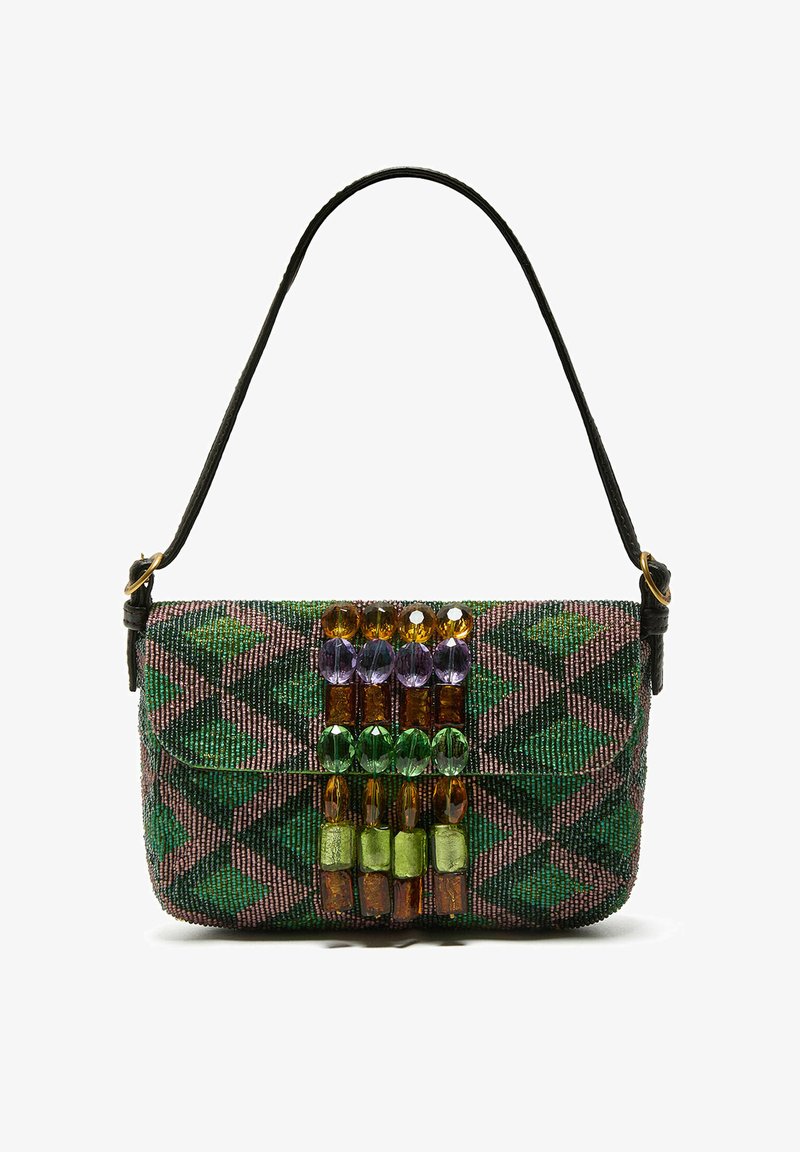 Borsa con perline dai motivi geometrici verdi e rosa, con tracolla nera e decorazioni di perline multicolori.