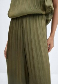 Mango Hlače - khaki