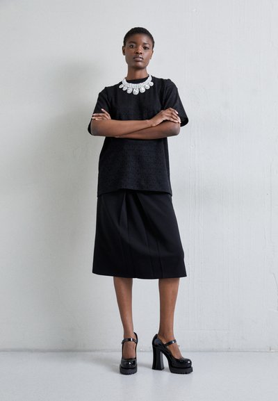 MOSCHINO Čevlji s platformo in peto - nero