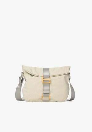 Beige crossbodytas met verstelbare grijze band en centrale grijze band met twee gele rechthoekige gespen.