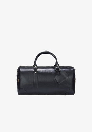 Czarna skórzana torba podróżna z podwójnymi uchwytami, złotymi akcentami, zamknięciem na zamek i metką bagażową. Gładka faktura i usztywniony kształt.