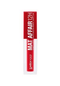 Rossetto liquido rosso in un tubo trasparente. Presenta una finitura opaca, etichettato "MAT AFFAIR 12H" con testo bianco. Design elegante con un cappuccio affusolato.