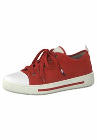 Zapatilla de lona roja con una puntera de goma blanca, cordones redondos, ojales de metal y una suela blanca texturizada con una franja de acento roja.