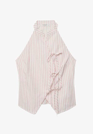 Bílá zavinovací halenka s vertikálními růžovými pruhy a třemi uvázanými mašlemi vpředu, s mandarínským límečkem a širokými rukávy.