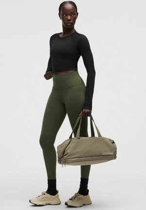 lululemon, GYM DUFFLE UNISEX - Športová taška - cypress forest deep forest-